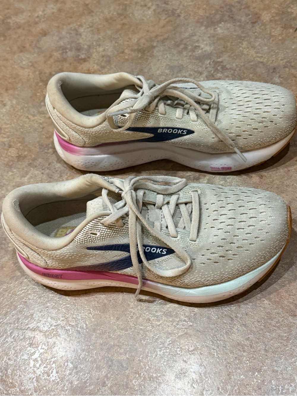 Women's Brooks Ghost 16 Running
Shoes Size 7